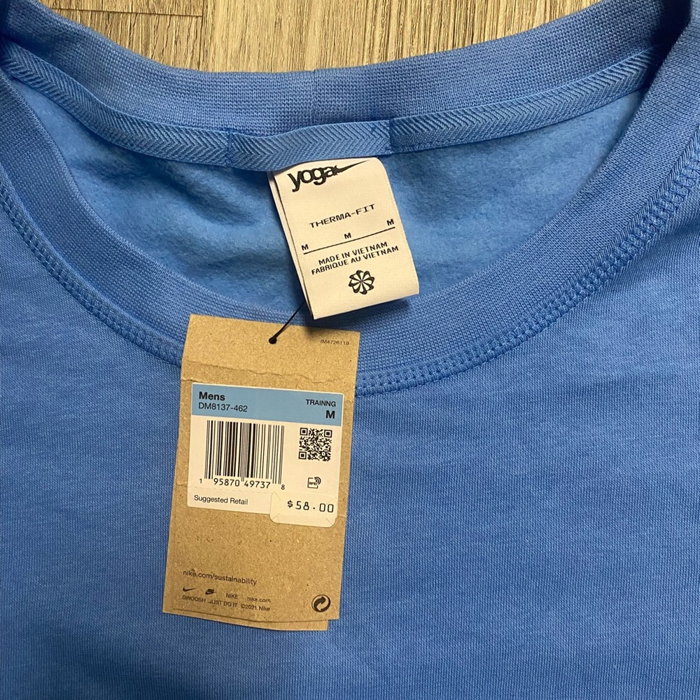NWT Men’s Nike yoga long sleeve Medium